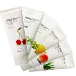 Sữa Rửa Mặt Herb Day 365 Cleansing Foam Peach